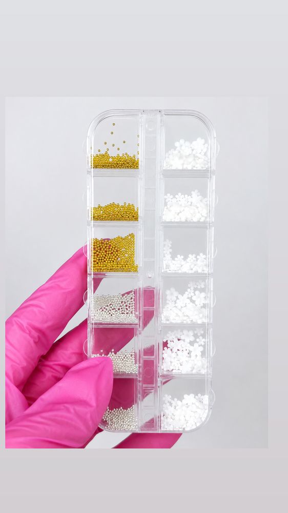 Boîte de décorations pour ongles – Fleurs & Caviar